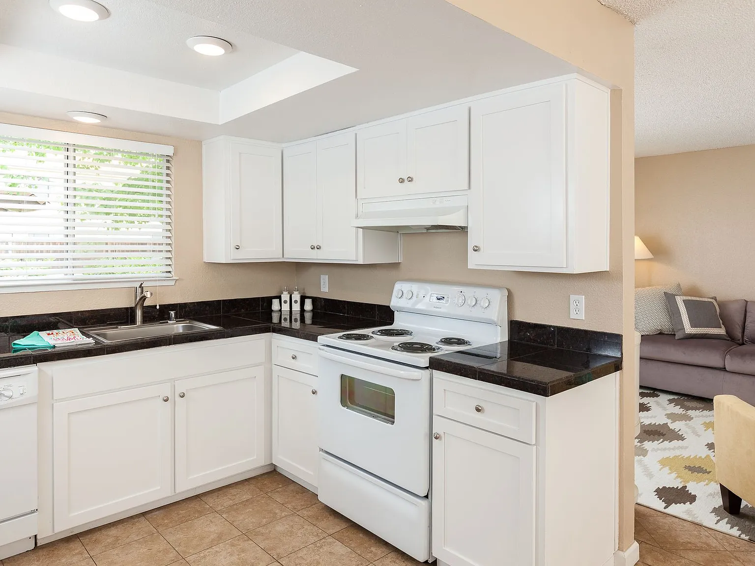 Campus Court Apartments — Photo 3