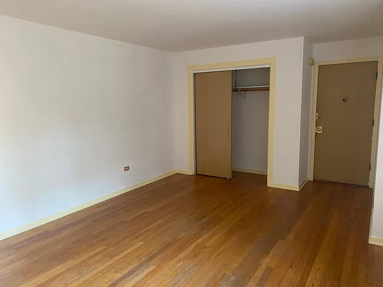 2626 W Greenleaf Ave #1B — Photo 6