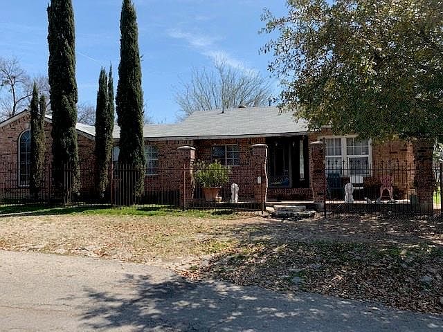 1st image of 2200 Macie Ave