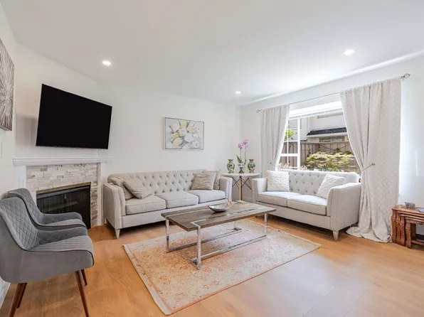 901 W 17th St #16, North Vancouver, BC V7P 1V8