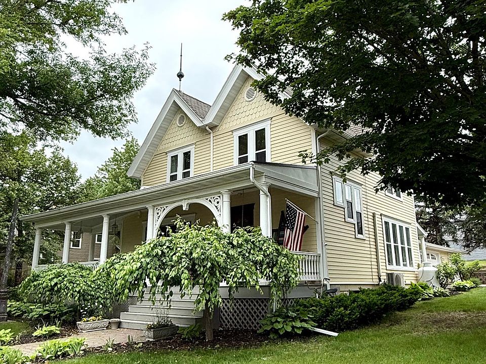 1st image of 702 Ash St