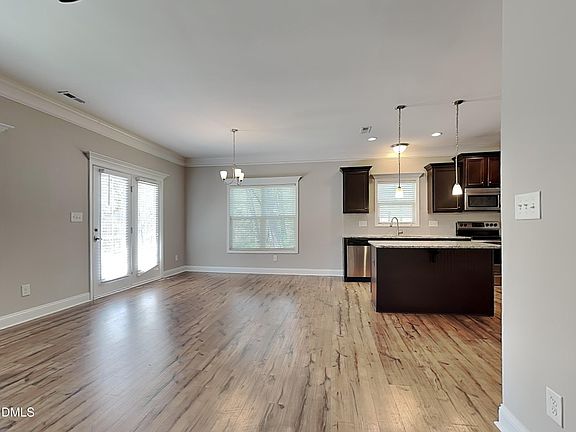 3rd image of 43 Brighton Cir