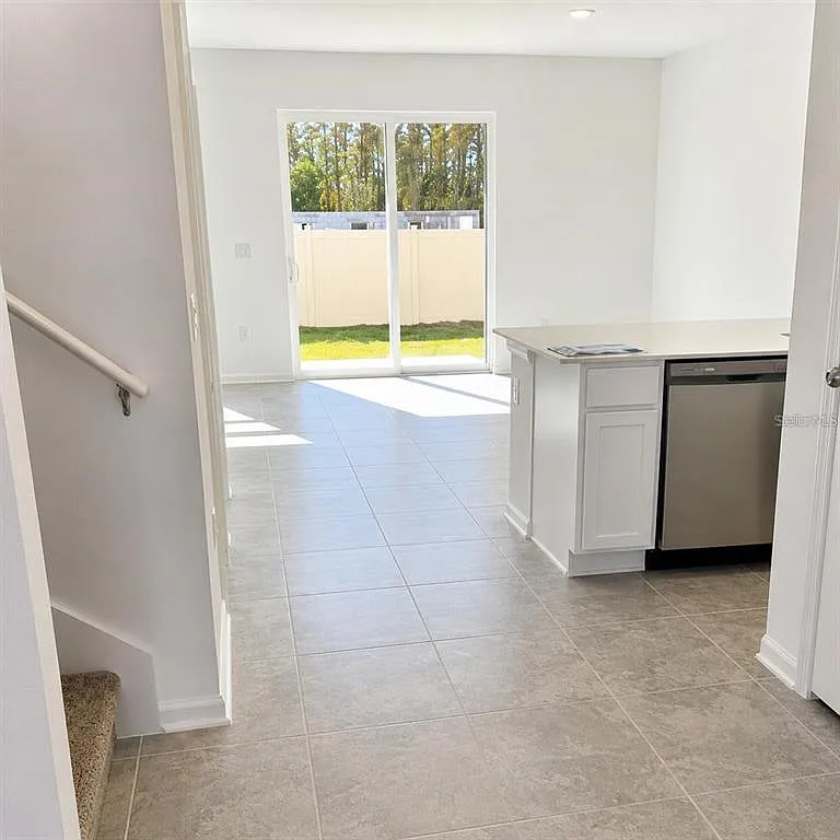 3 bed, 2.5 bath, 1840 sqft, $2,000 — Photo 4