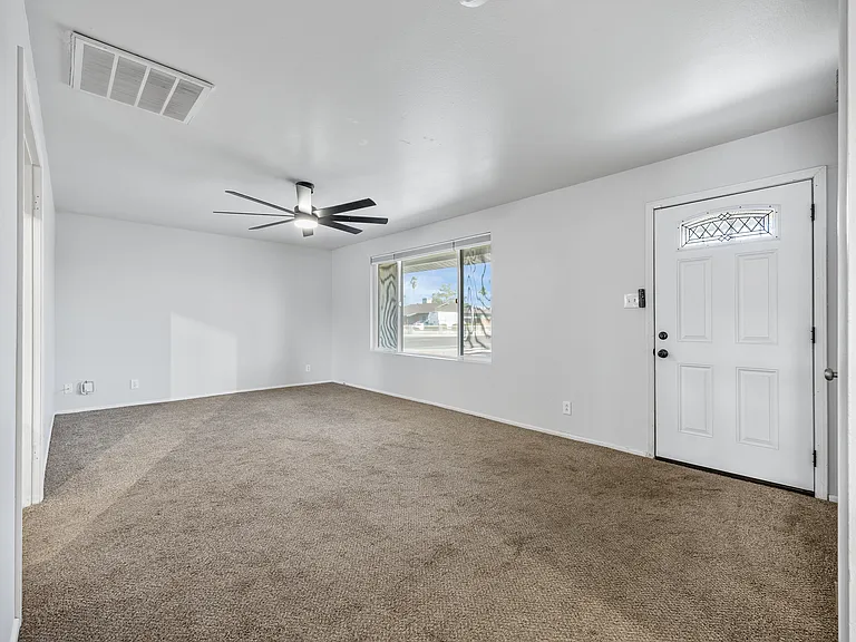 3702 W Tuckey Ln — Photo 5