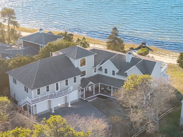 15 Seconsett Point Rd, Mashpee, MA 02649