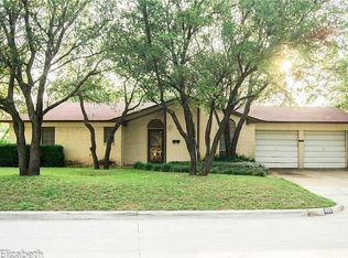409 Harvey St, Crowley, TX 76036