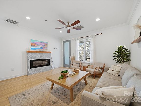 5th image of 1023 Sycamore Green Pl
