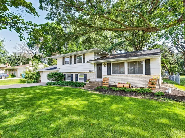 2226 County Road F E, White Bear Lake, MN 55110