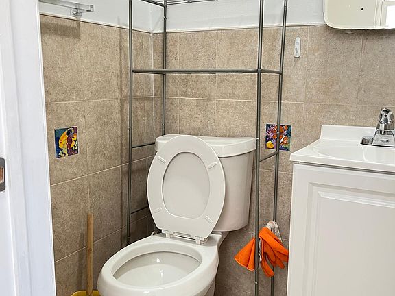 4th image of 293 Slater Blvd #1