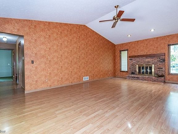 3rd image of 4239 Carl Ct