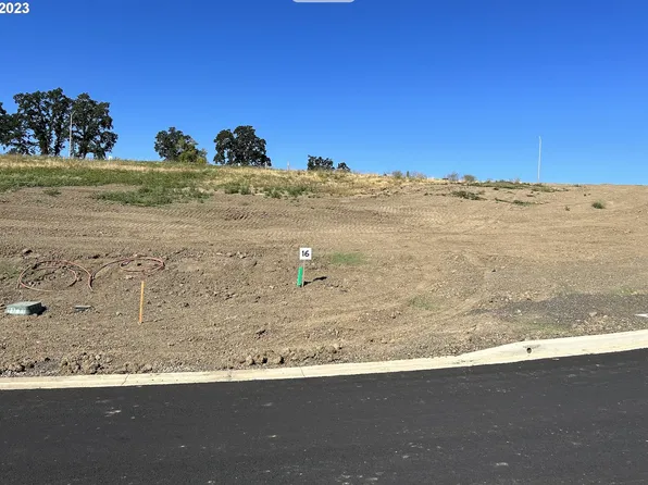 2985 NW Pinehurst Dr #16, McMinnville, OR 97128