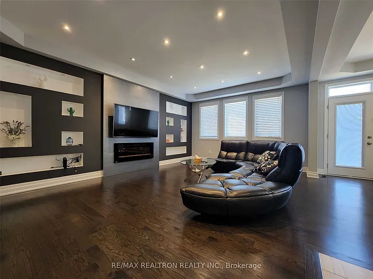 223 Thomas Phillips Dr — Photo 3
