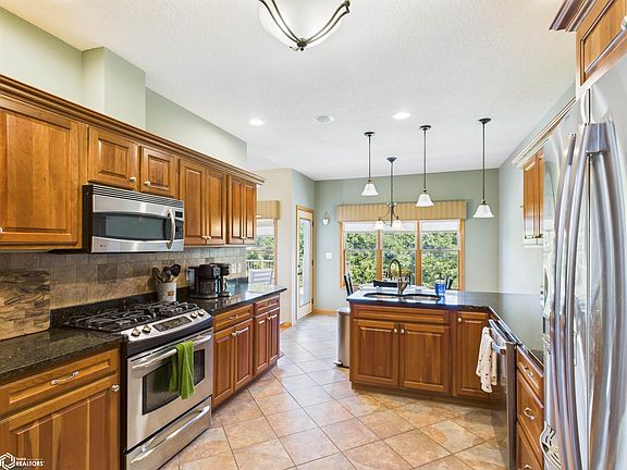 4th image of 4 Bear Creek Estates Dr