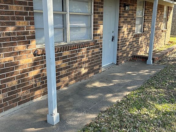 2nd image of 1836 Coral Rd