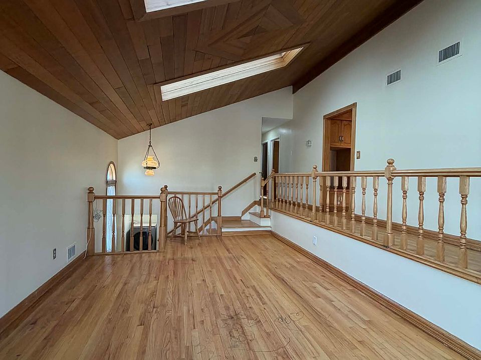 1st image of 110 Winchester Ave Floor 2