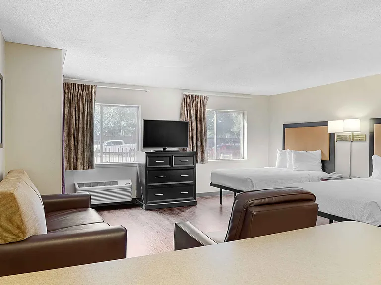 Deluxe Studio - 2 Full Beds