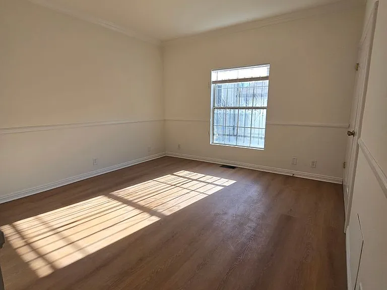 357 N Ogden Dr — Photo 19