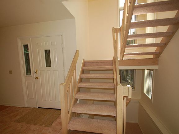Foyer - Tile floor, guest closet, recessed lights