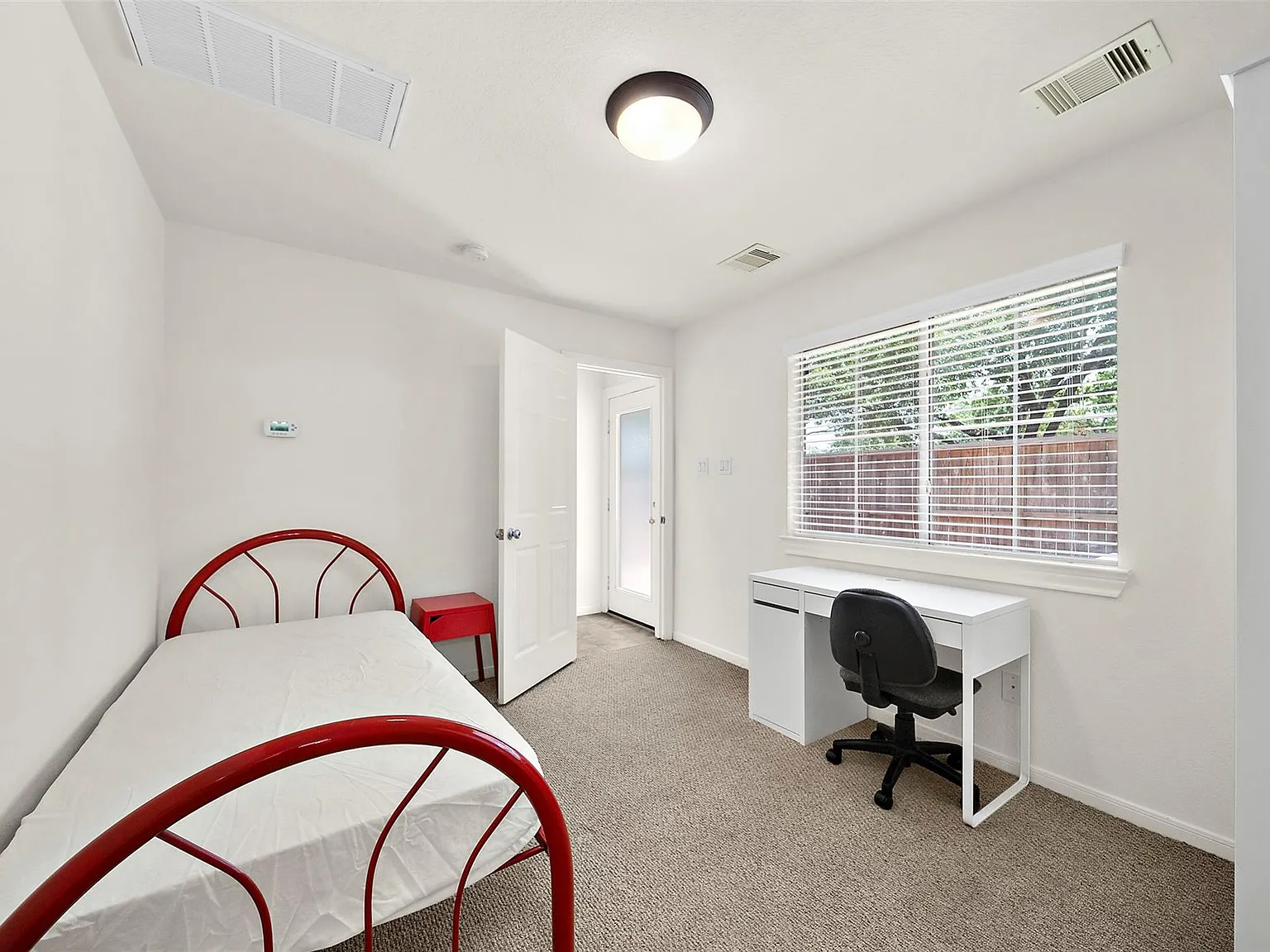 3 bed, 3.5 bath, 1822 sqft, $1,950 — Photo 3