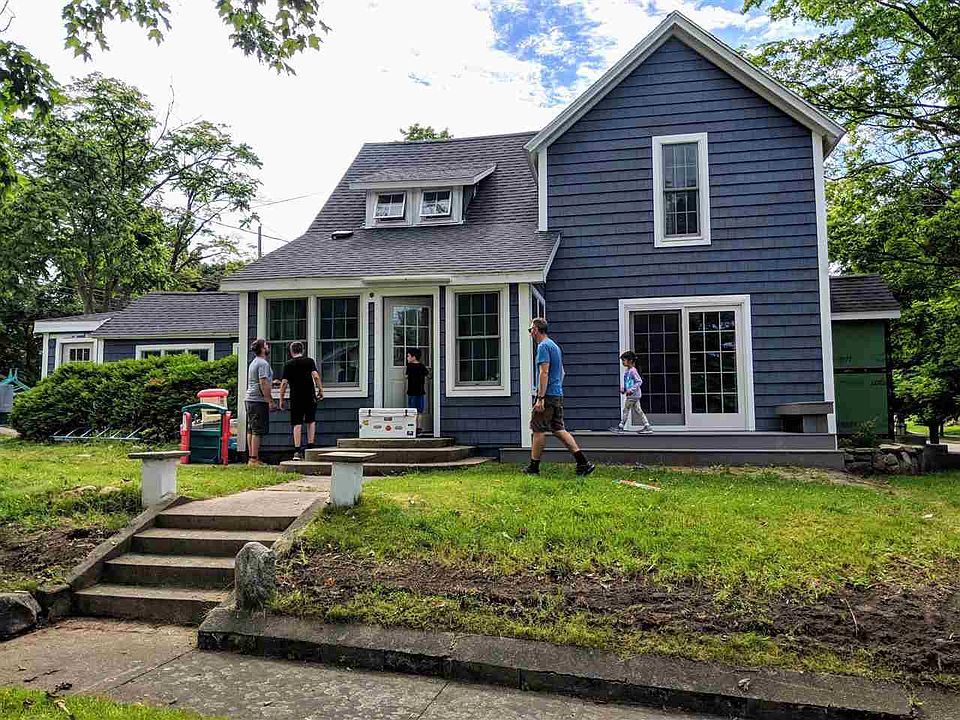 1st image of 402 Antrim St