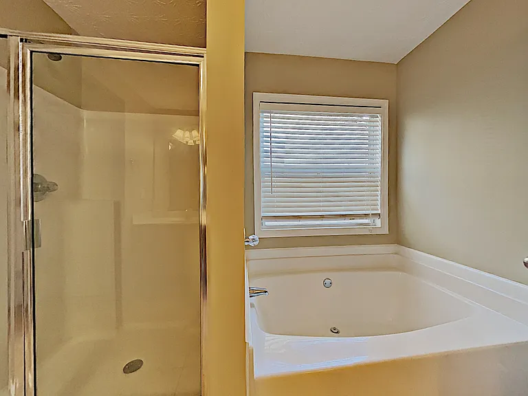 738 Mountain Laurel Dr — Photo 10
