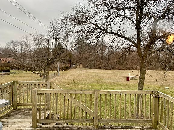 unit available does not have a deck, but tenants have access to huge park in rear to walk dog.