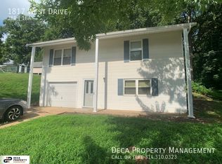 1817 West Dr, High Ridge, MO 63049