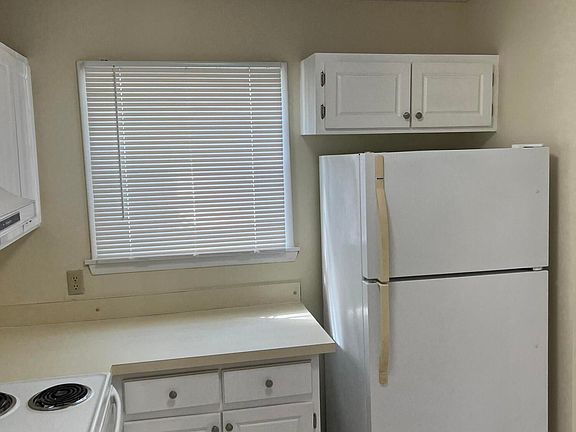 4th image of 2196 Knox Mc Rae Dr #6