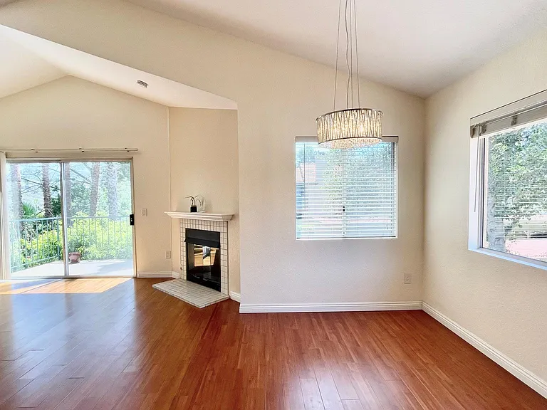 11321 Avenida De Los Lobos #D — Photo 16