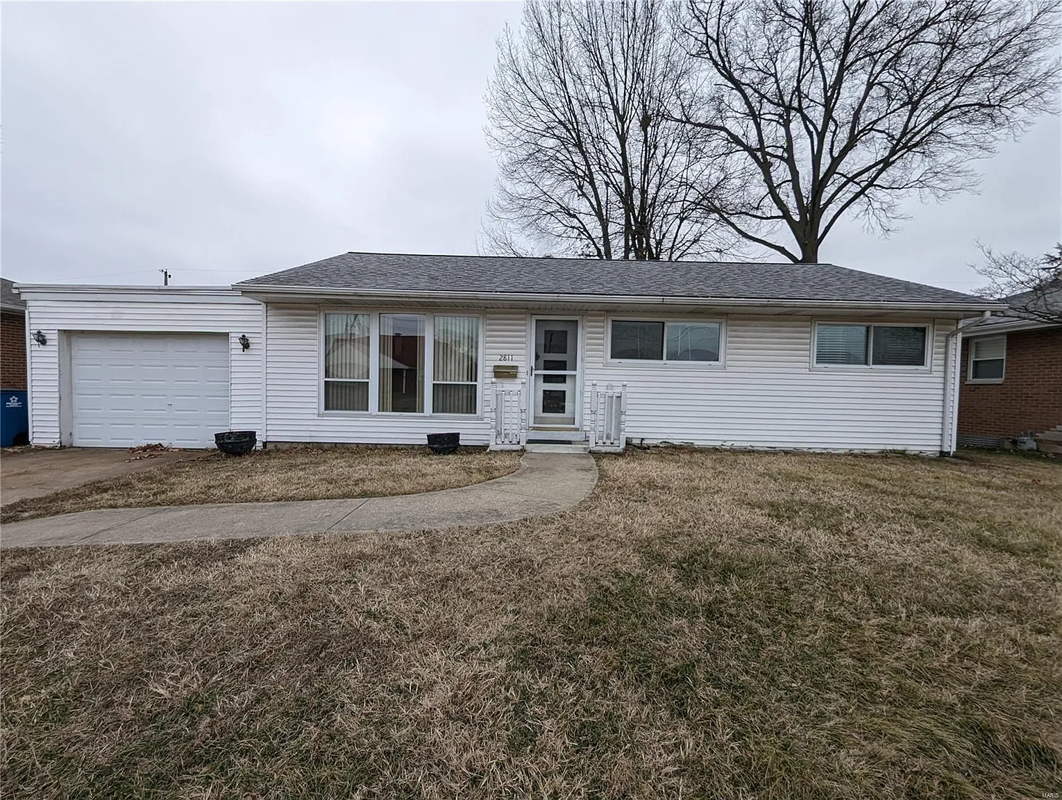 2811 Sunset Dr photo 1