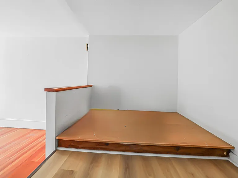 216 Hoffman Ave — Photo 3