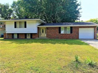 3 E Oak St, New Baden, IL