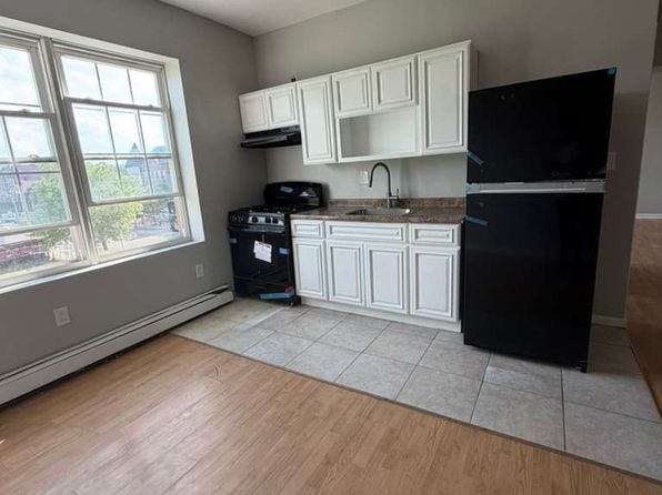 632 Martin Luther King Blvd #33