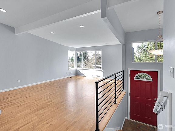 4th image of 9220 10th Avenue SW