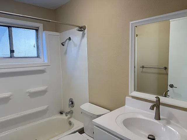 1114 University Dr N #3 — Photo 10