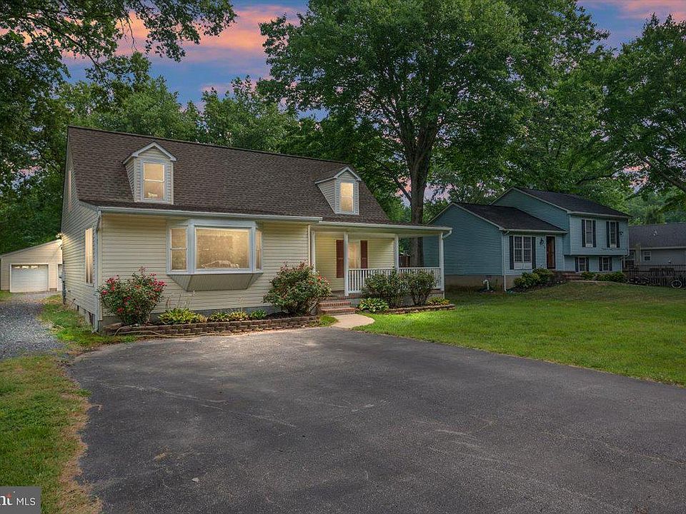 1st image of 216 Larch Pl