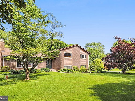 2nd image of 111 Foxridge Dr