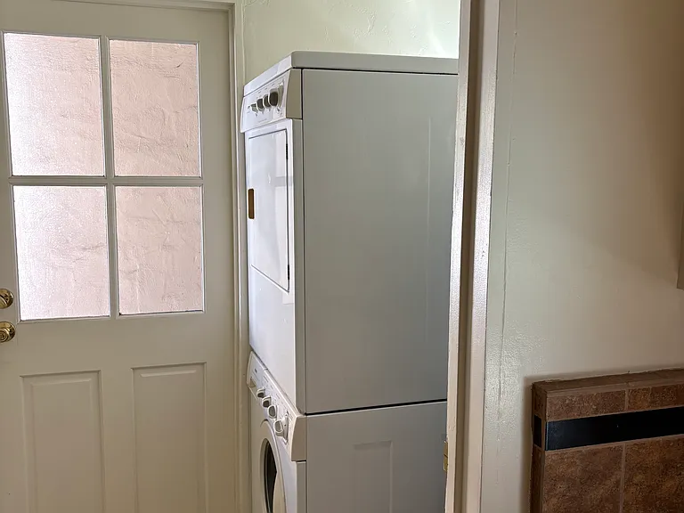 557 Marsh St — Photo 3