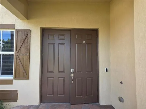 8671 Lakeside Bnd, Pompano Beach, FL 33076