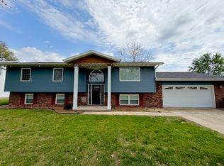 150 Woodland Dr, Salem, IL 62881