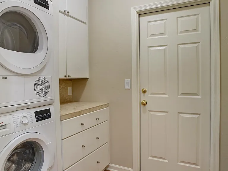 2952 N Saint Augustine Pl — Photo 19