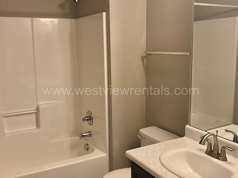 203 E Laurel St — Photo 270