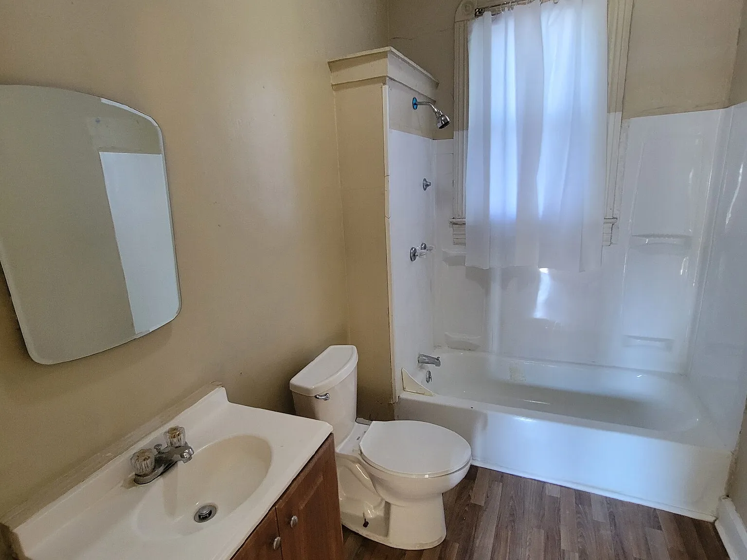 2 bed, 1.0 bath, $975 — Photo 4