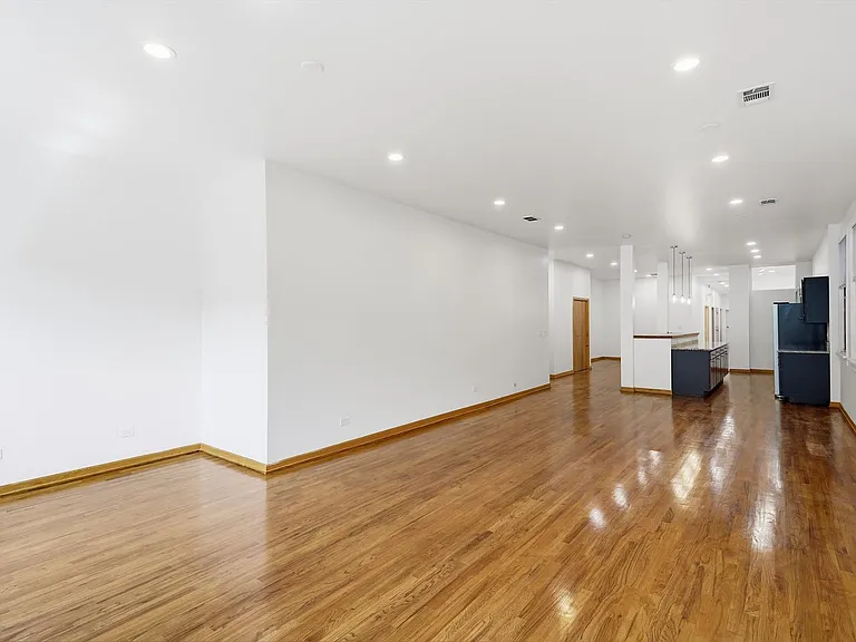 2723 N Clark St #2 — Photo 5