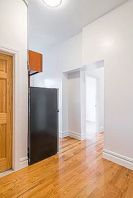 3rd image of 122 Norfolk St APT 26B