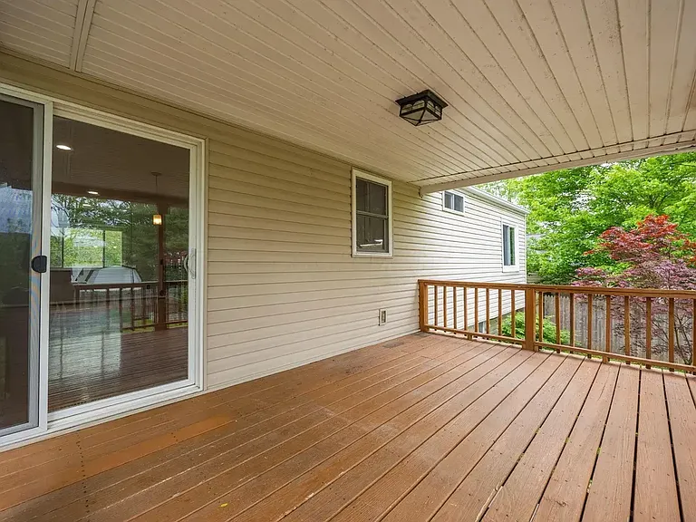 721 Mistletoe St — Photo 15