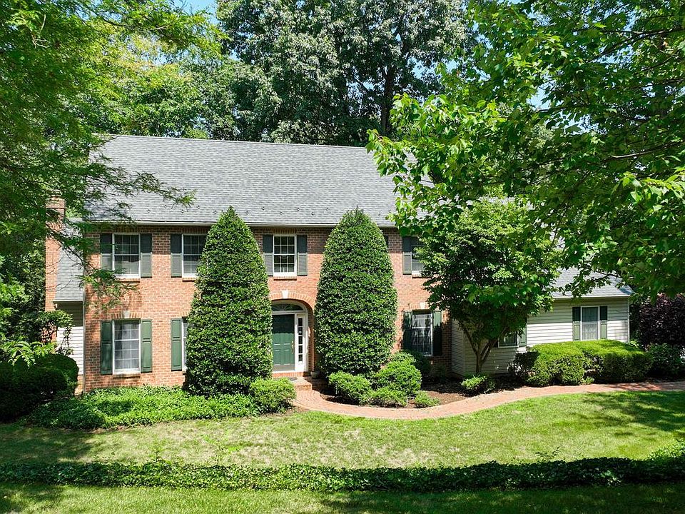 1st image of 1 Warren Cir