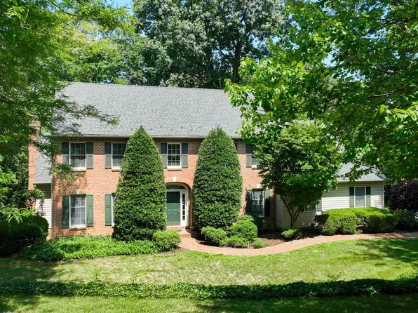 1 Warren Cir, Lititz, PA 17543