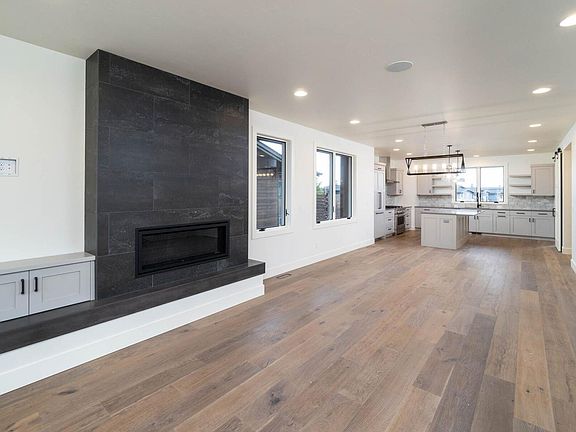 4th image of 61285 McRoberts Ln #30