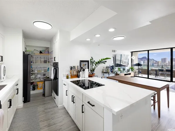 581 Kamoku St APT 2302, Honolulu, HI 96826